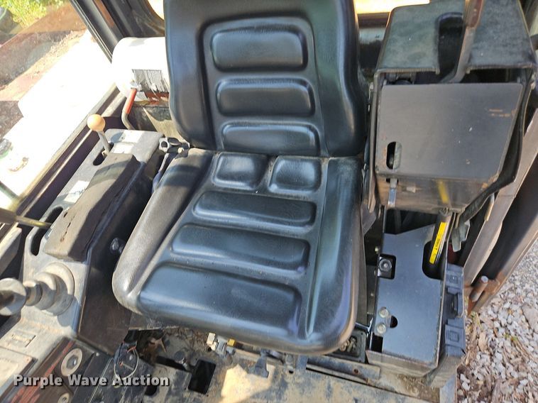 image for item EI8192 1993 Bobcat X231 mini excavator