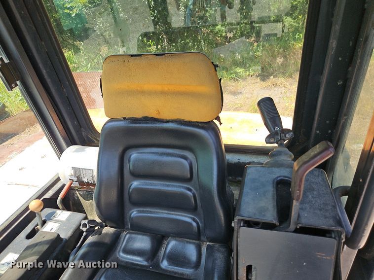 image for item EI8192 1993 Bobcat X231 mini excavator