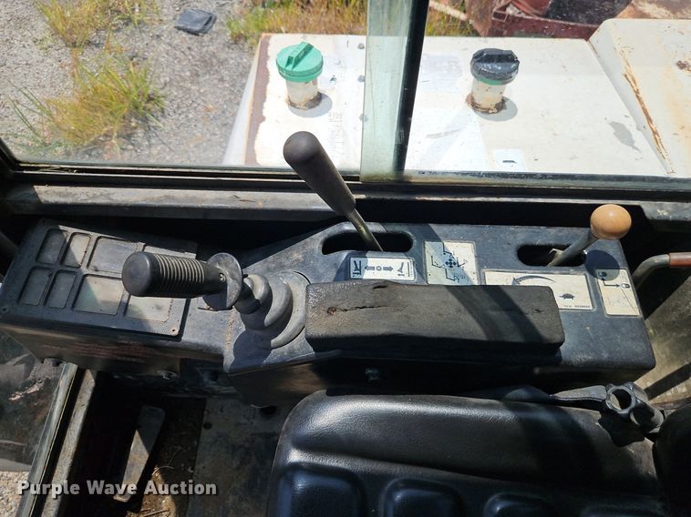 image for item EI8192 1993 Bobcat X231 mini excavator