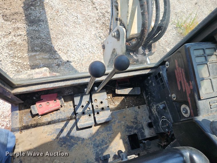 image for item EI8192 1993 Bobcat X231 mini excavator