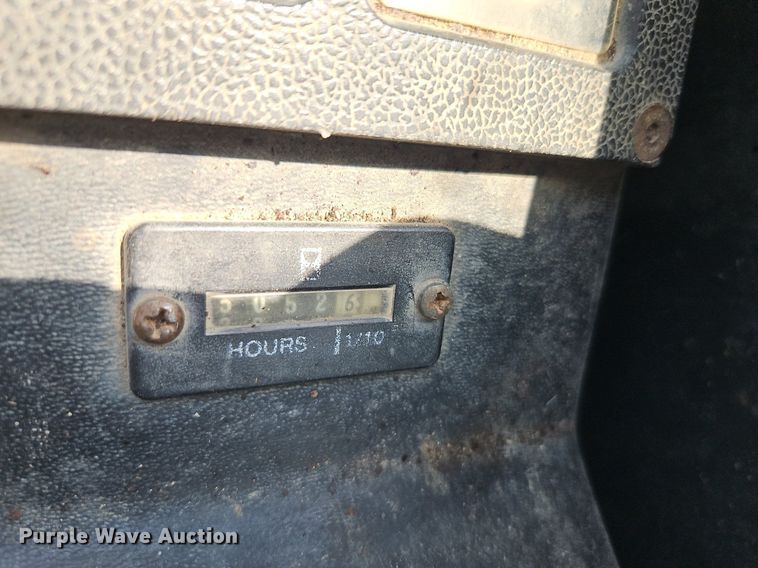 image for item EI8192 1993 Bobcat X231 mini excavator