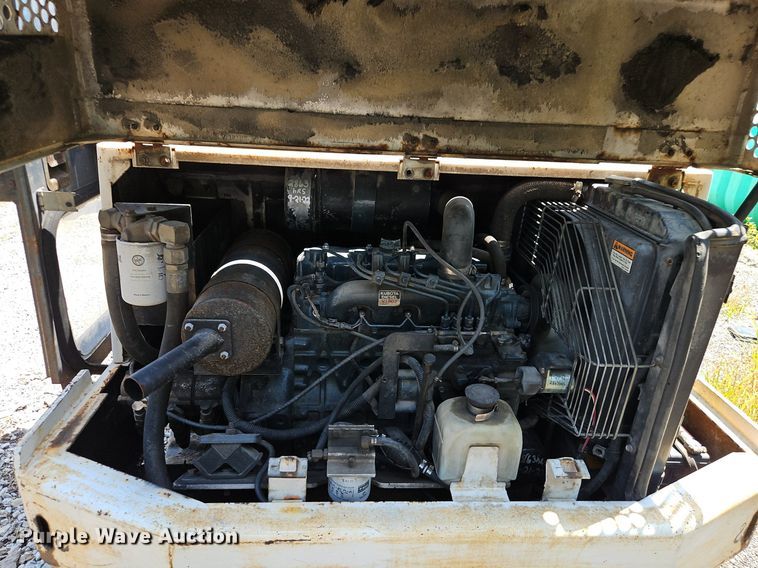 image for item EI8192 1993 Bobcat X231 mini excavator