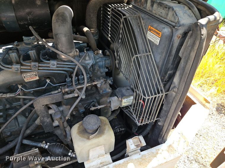 image for item EI8192 1993 Bobcat X231 mini excavator