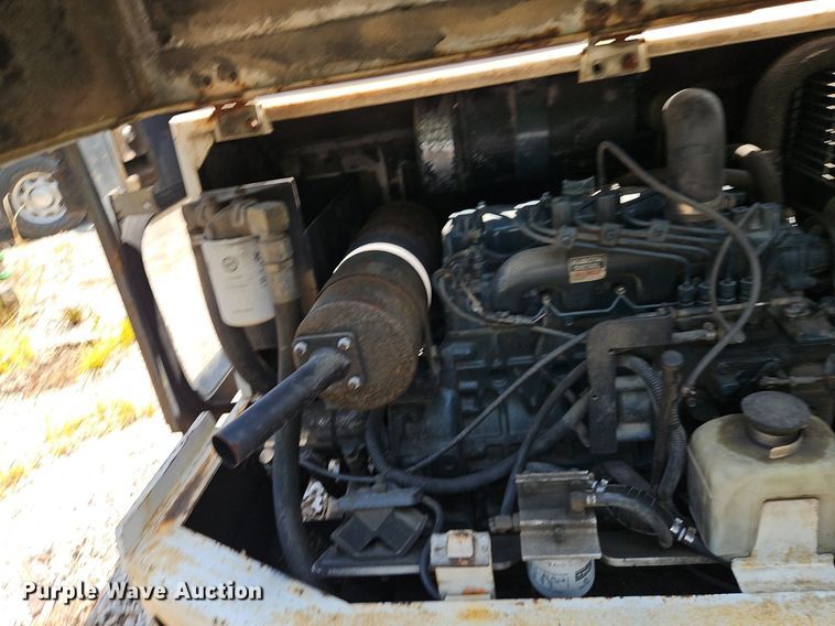 image for item EI8192 1993 Bobcat X231 mini excavator