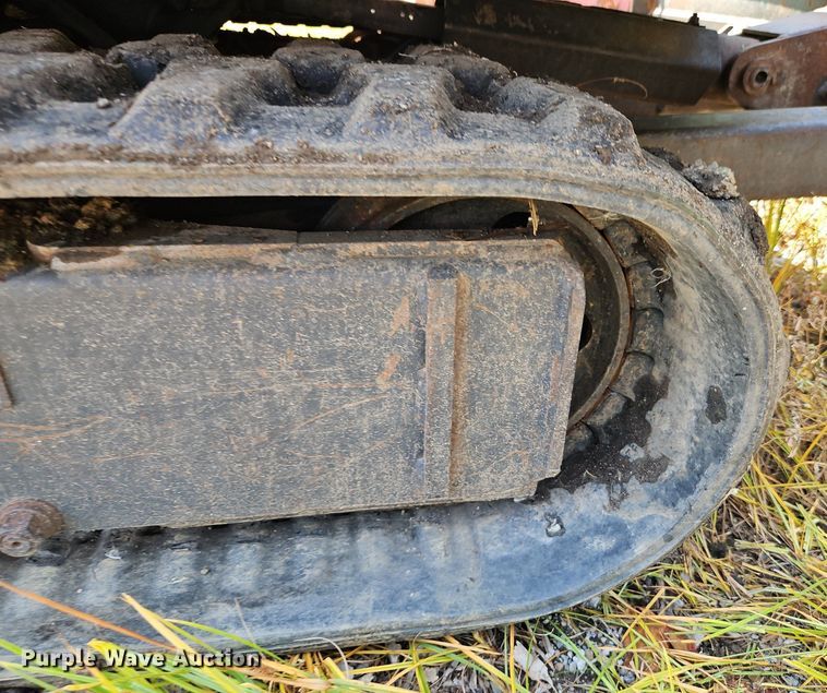 image for item EI8192 1993 Bobcat X231 mini excavator