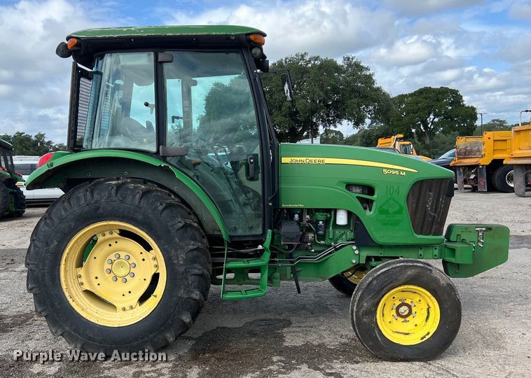 image for item EJ2841 2010 John Deere  5095M tractor