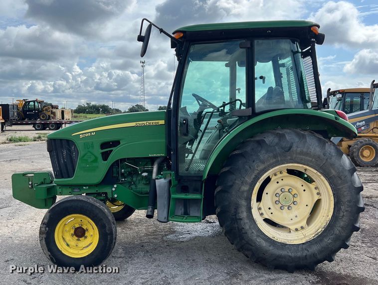 image for item EJ2841 2010 John Deere  5095M tractor