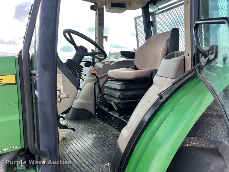 image for item EJ2841 2010 John Deere  5095M tractor