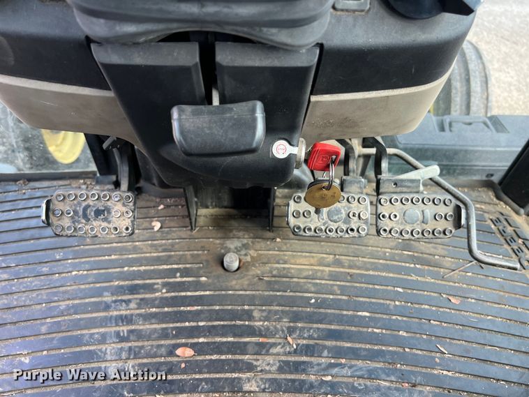 image for item EJ2841 2010 John Deere  5095M tractor