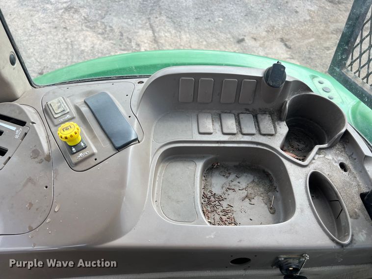 image for item EJ2841 2010 John Deere  5095M tractor