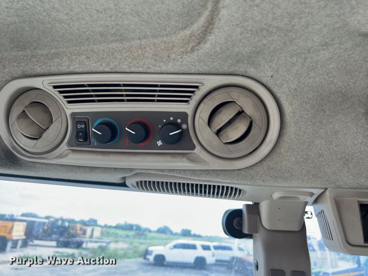 image for item EJ2841 2010 John Deere  5095M tractor