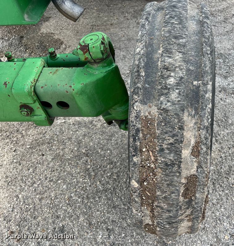 image for item EJ2841 2010 John Deere  5095M tractor