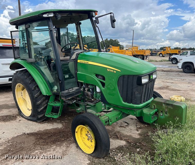 image for item EJ2842 2010 John Deere  5095M tractor