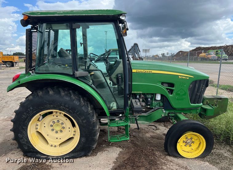 image for item EJ2842 2010 John Deere  5095M tractor