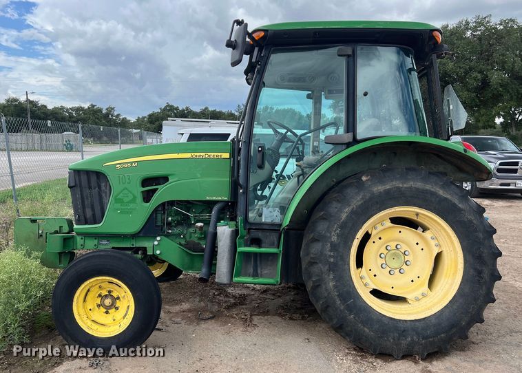image for item EJ2842 2010 John Deere  5095M tractor