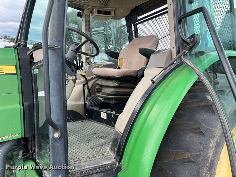 image for item EJ2842 2010 John Deere  5095M tractor