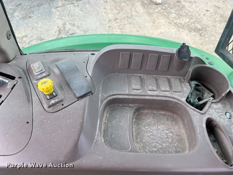 image for item EJ2842 2010 John Deere  5095M tractor