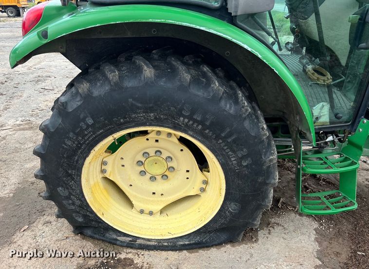 image for item EJ2842 2010 John Deere  5095M tractor