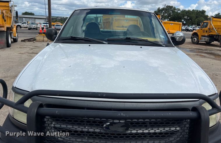 image for item EJ2849 2003 Ford F150 pickup truck