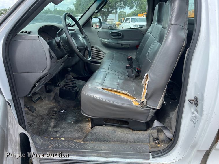 image for item EJ2849 2003 Ford F150 pickup truck