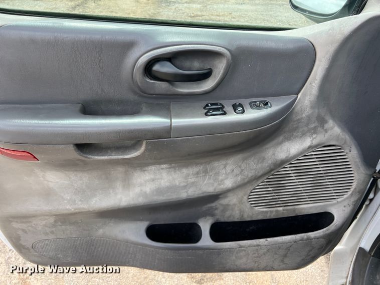 image for item EJ2849 2003 Ford F150 pickup truck