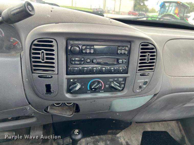 image for item EJ2849 2003 Ford F150 pickup truck