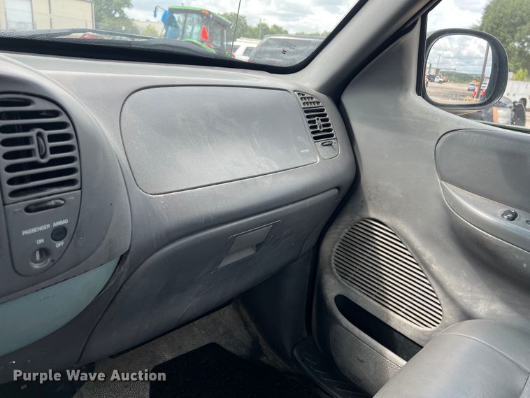 image for item EJ2849 2003 Ford F150 pickup truck