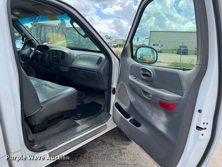 image for item EJ2849 2003 Ford F150 pickup truck