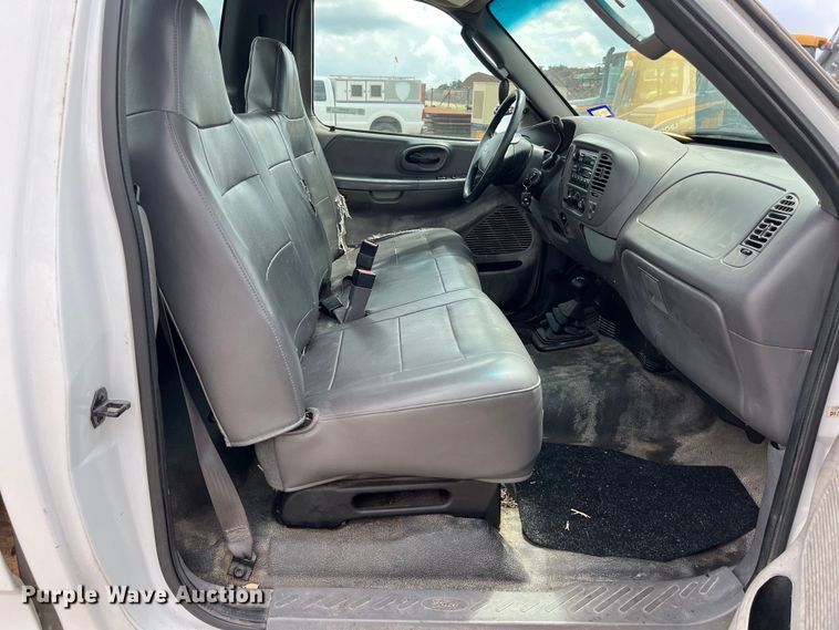 image for item EJ2849 2003 Ford F150 pickup truck