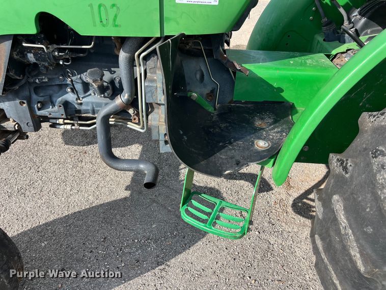 image for item EJ2850 2007 John Deere  5525 tractor