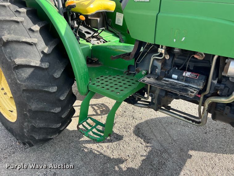 image for item EJ2850 2007 John Deere  5525 tractor