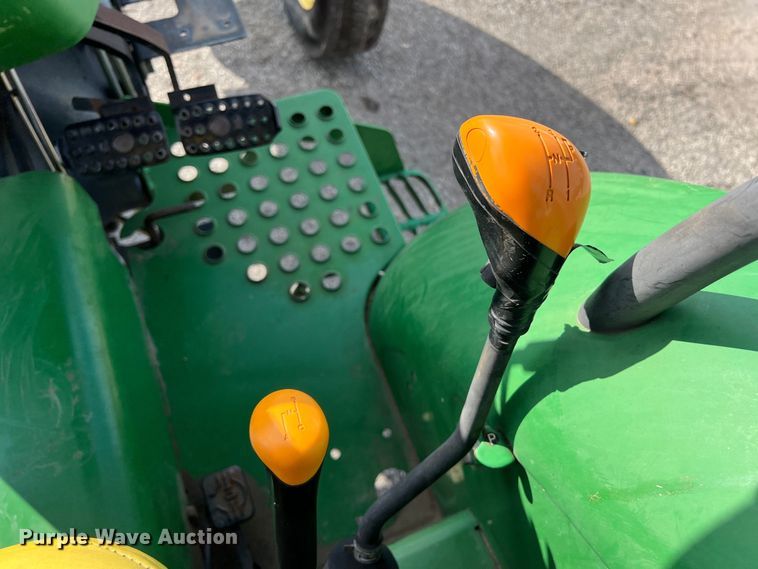 image for item EJ2850 2007 John Deere  5525 tractor