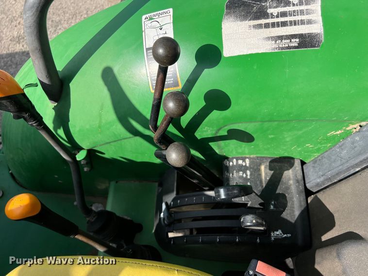 image for item EJ2850 2007 John Deere  5525 tractor