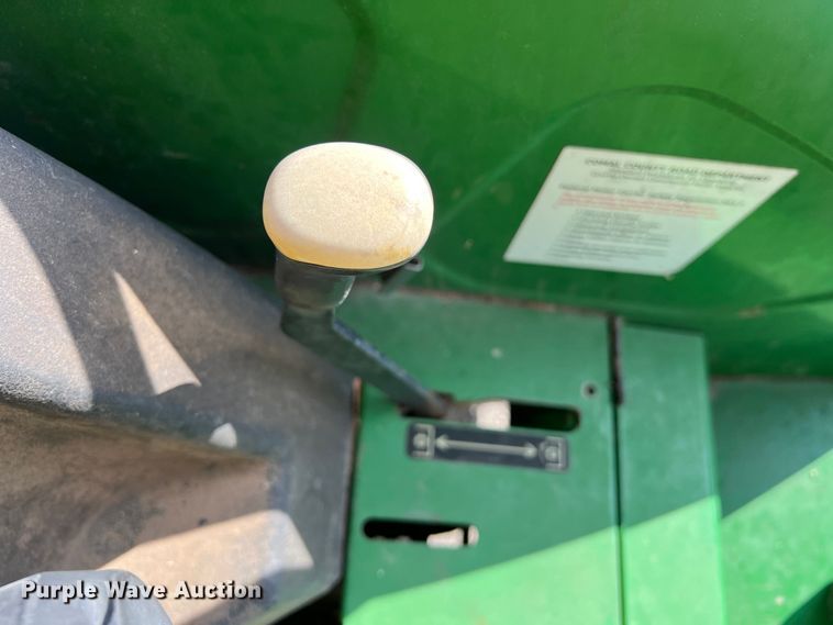 image for item EJ2850 2007 John Deere  5525 tractor