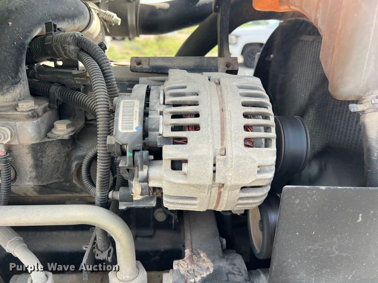 image for item EJ2850 2007 John Deere  5525 tractor