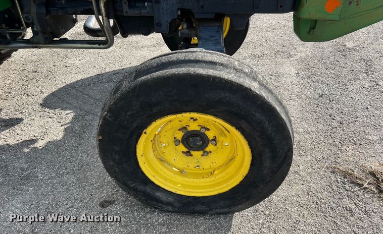 image for item EJ2850 2007 John Deere  5525 tractor