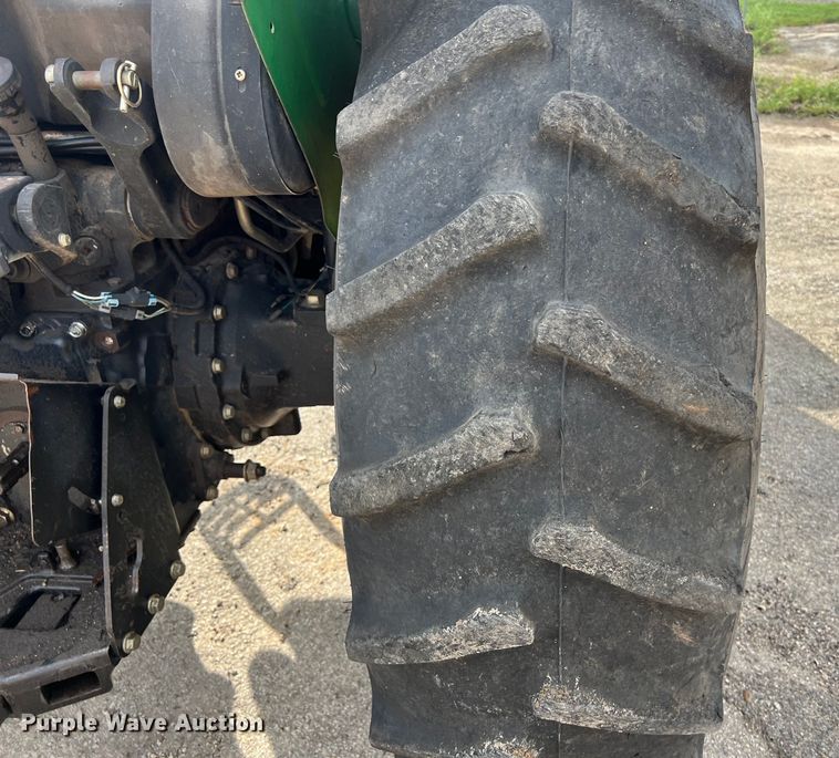 image for item EJ2850 2007 John Deere  5525 tractor