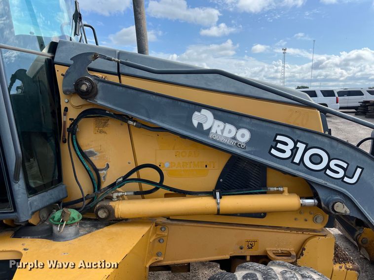 image for item EJ2851 2011 John Deere  310SJ backhoe