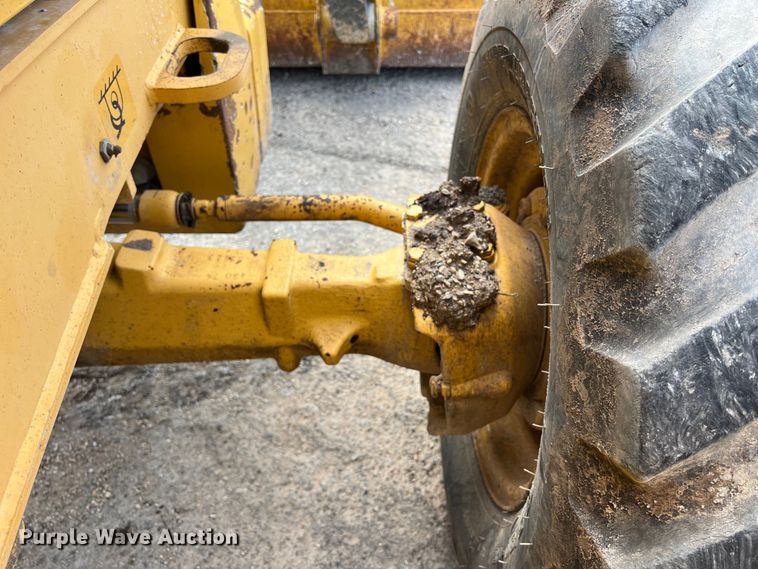 image for item EJ2851 2011 John Deere  310SJ backhoe