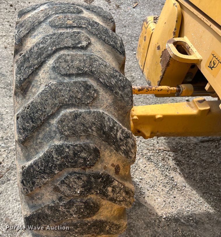 image for item EJ2851 2011 John Deere  310SJ backhoe