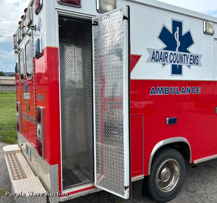 image for item EJ4452 2004 Freightliner  Business Class M2 ambulance