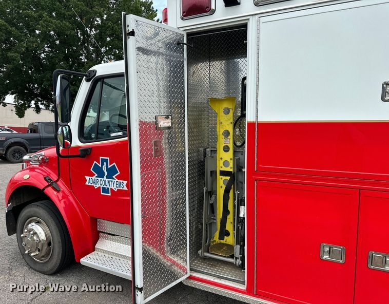 image for item EJ4452 2004 Freightliner  Business Class M2 ambulance