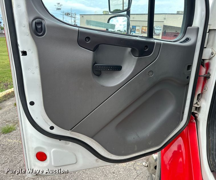 image for item EJ4452 2004 Freightliner  Business Class M2 ambulance