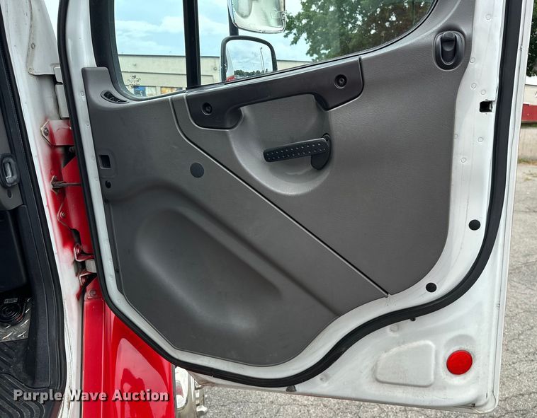 image for item EJ4452 2004 Freightliner  Business Class M2 ambulance