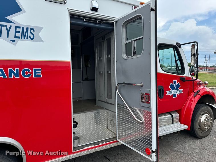 image for item EJ4452 2004 Freightliner  Business Class M2 ambulance