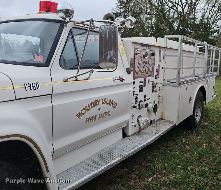 image for item EJ5781 1974 Ford F750 pumper fire truck