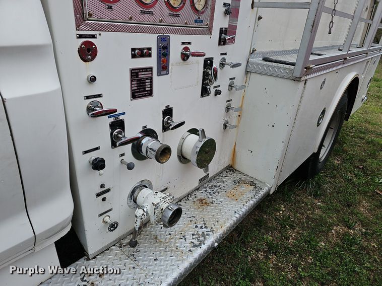 image for item EJ5781 1974 Ford F750 pumper fire truck