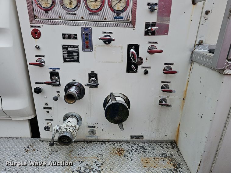 image for item EJ5781 1974 Ford F750 pumper fire truck