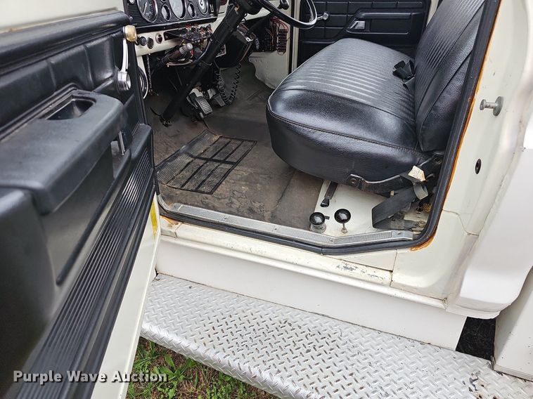 image for item EJ5781 1974 Ford F750 pumper fire truck