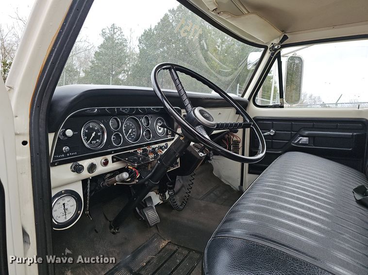 image for item EJ5781 1974 Ford F750 pumper fire truck